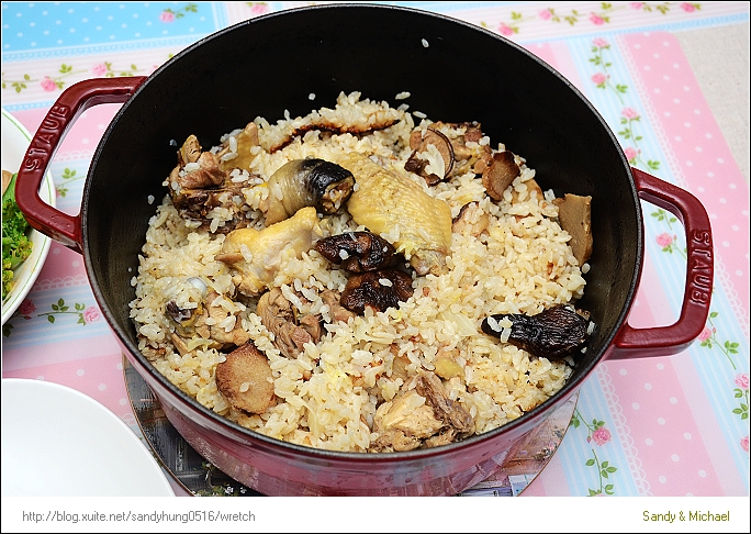 【筆記】Staub鑄鐵鍋第一次開鍋．簡單又好吃的麻油雞飯．焦鍋處理方法